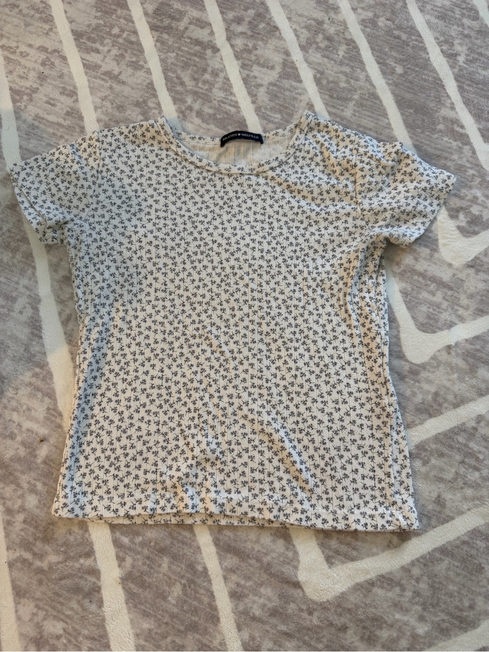 Women's Cream Floral Short-Sleeve Tee - Brandy Melville